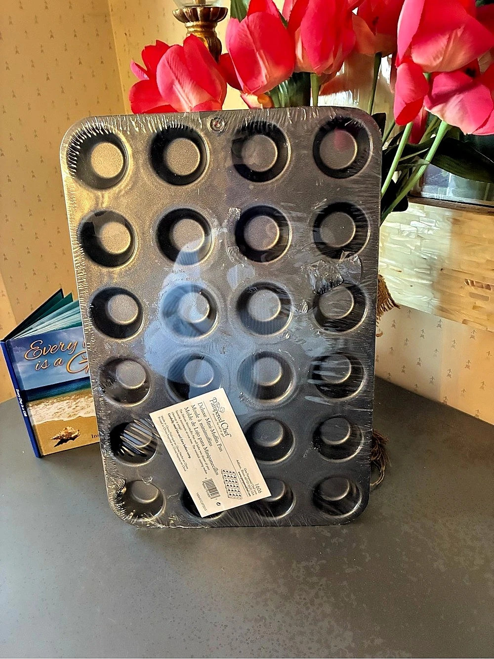 Pampered Chef NEW WITH TAGS, heavy gauge Carbon Steel deluxe mini muffin pan.